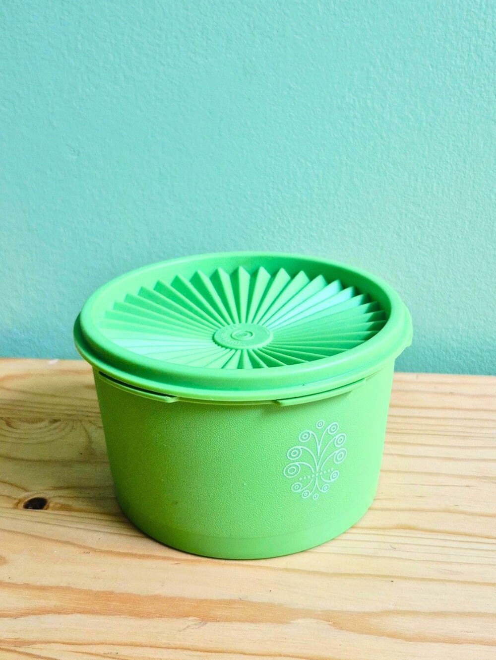 Tupperware Servalier Bowl #1298 with Starburst Lid – Avocado Green